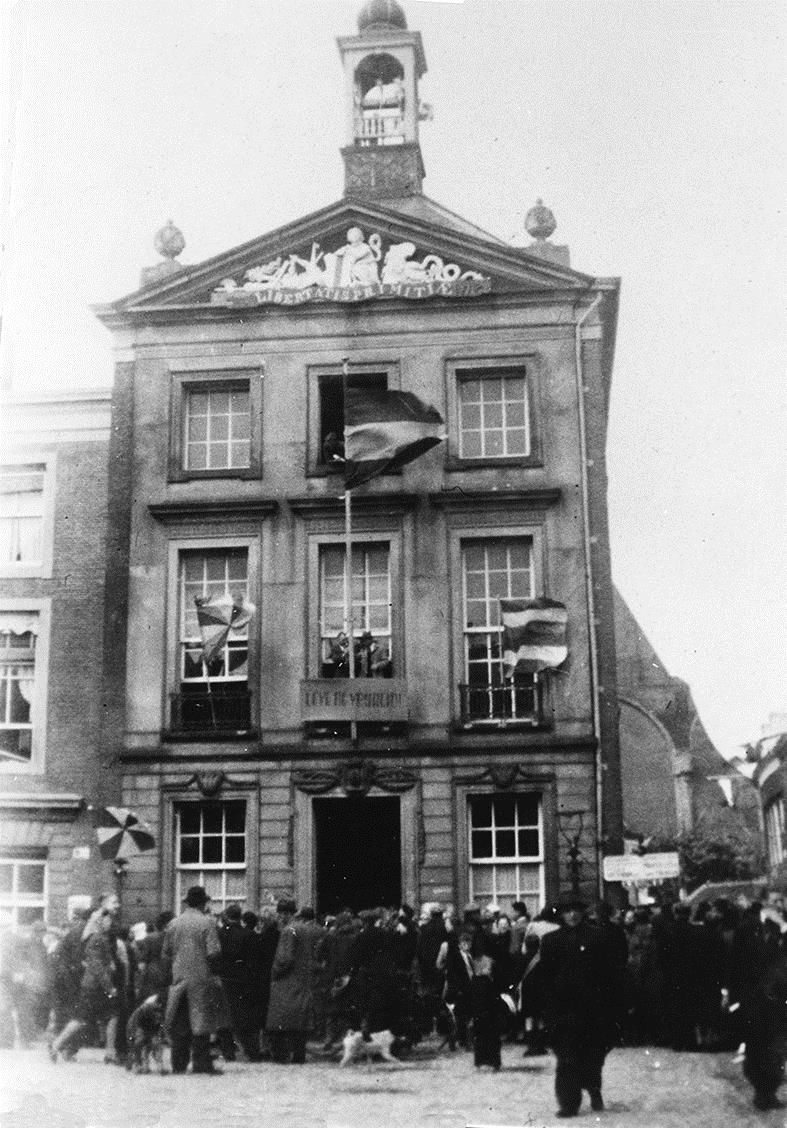 FOTO’S IN BRUIKLEEN GEVRAAGD VOOR DE TENTOONSTELLING HERDENKING TWEEDE WERELDOORLOG en DE BEVRIJDING VAN VOORNE